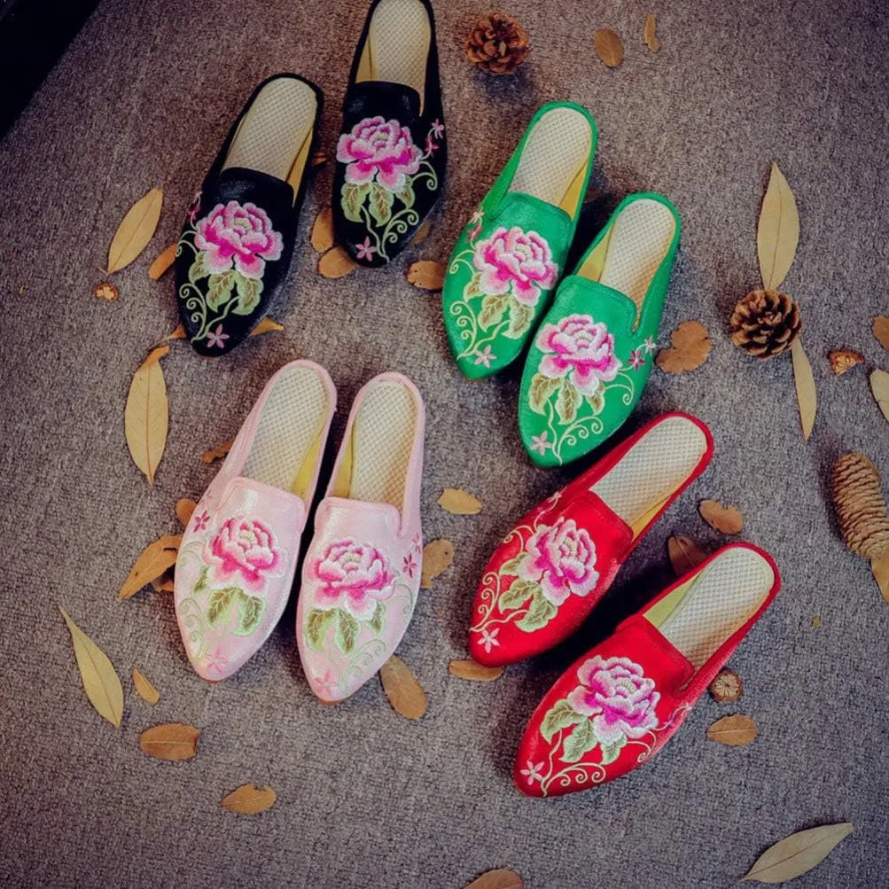 1 Pair Ethnic Women Embroidery Slipper Comfortable Soft Lady Chinese Floral Peony Slippers
