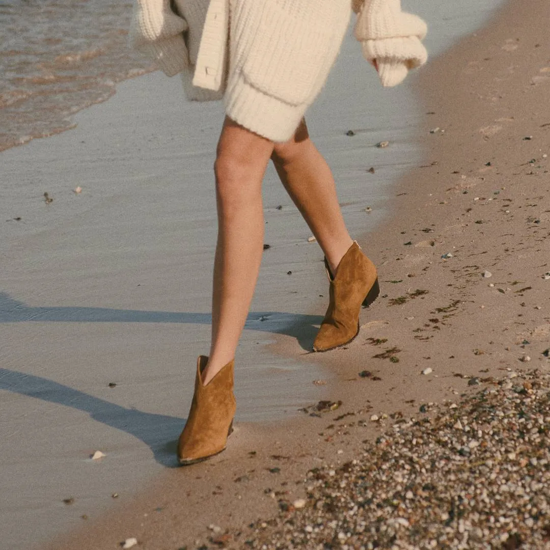 Ankle boot with heel