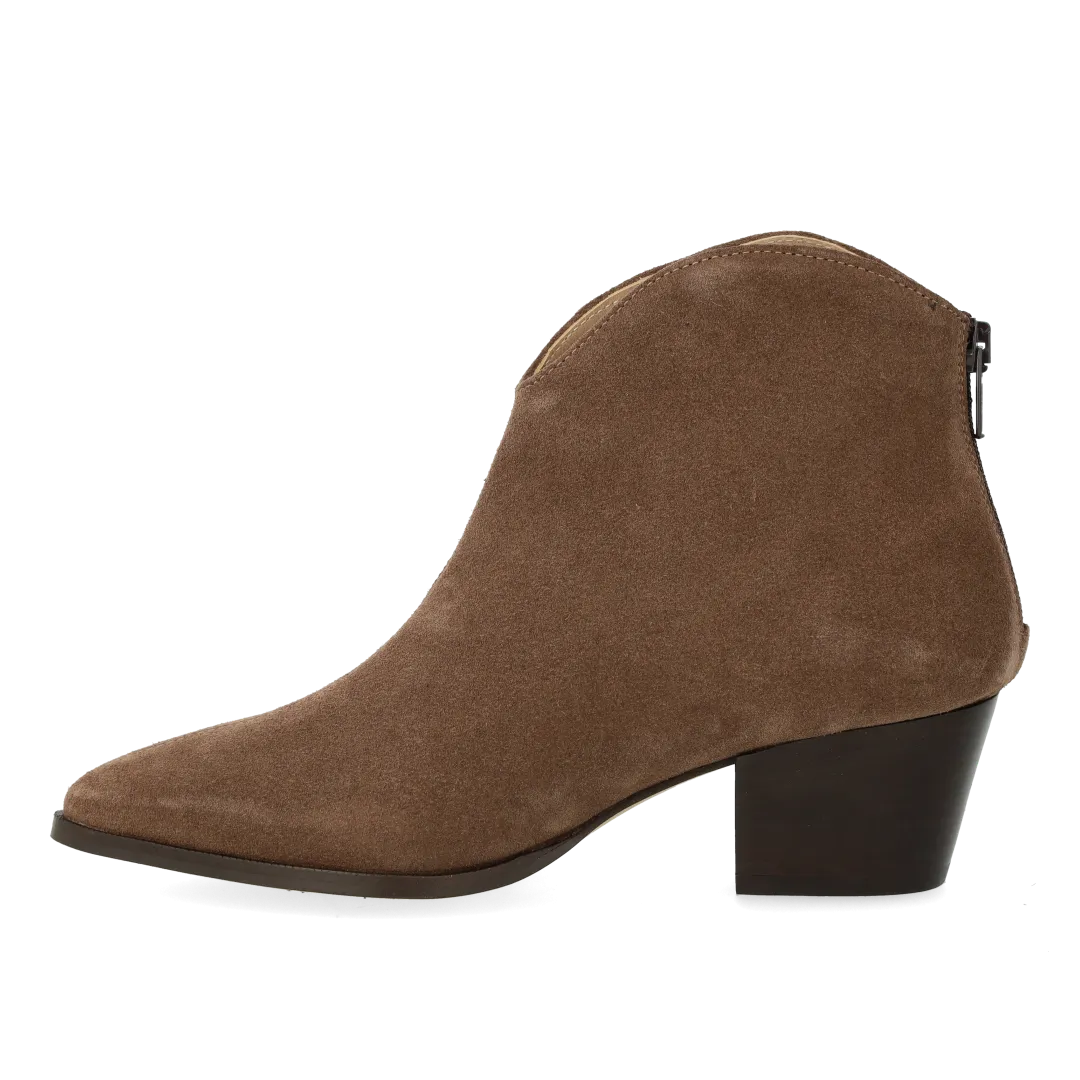 Ankle boot with heel