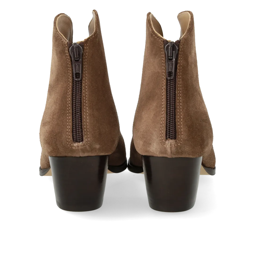 Ankle boot with heel