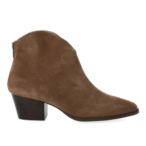 Ankle boot with heel