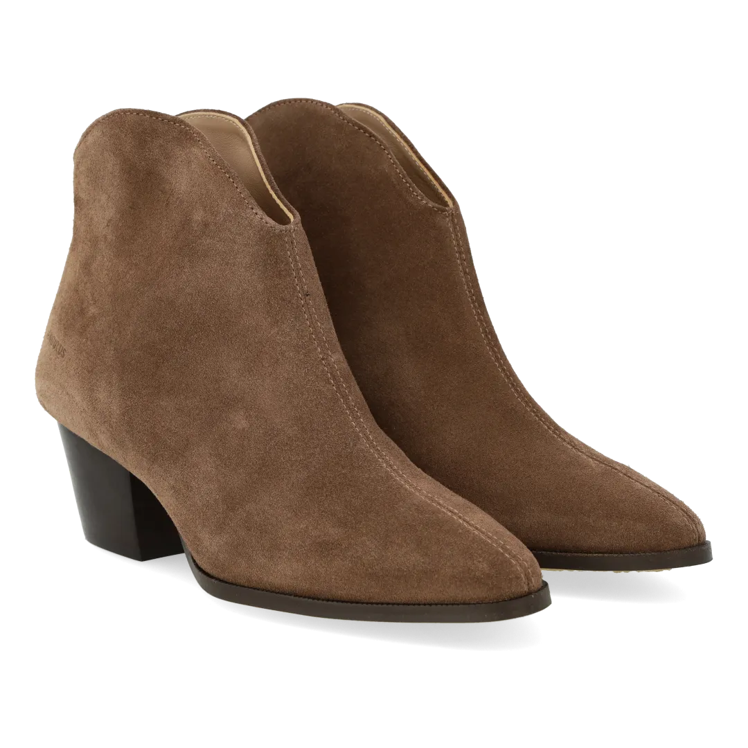 Ankle boot with heel