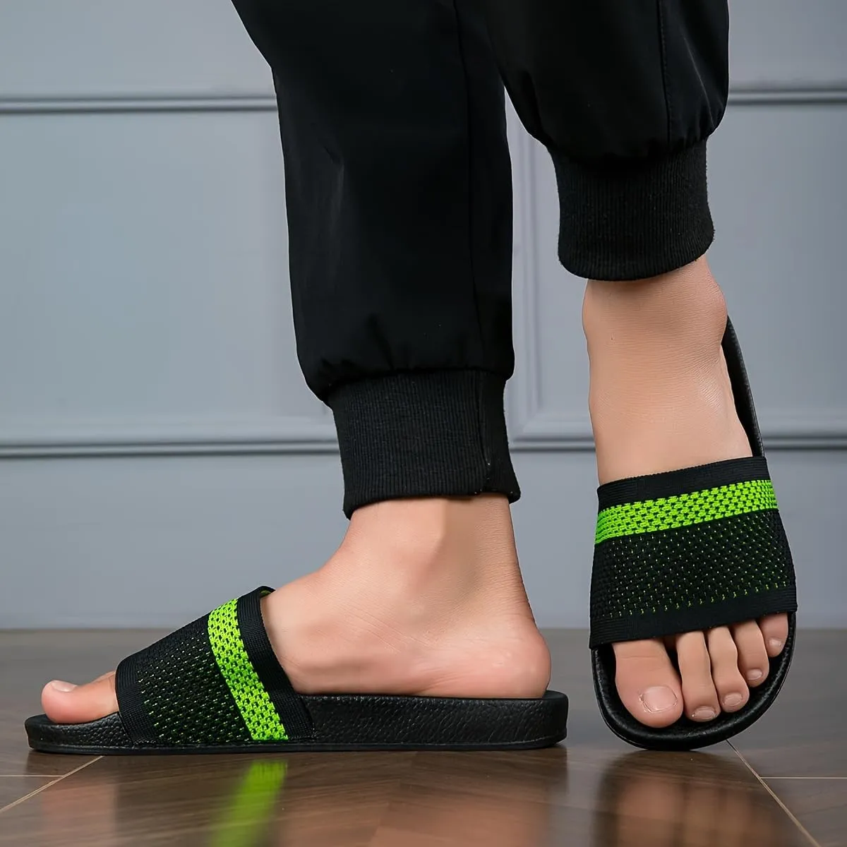 Casual and simple men's summer slippers, outdoor flat-bottomed soft-soled flip-flops, home bathroom