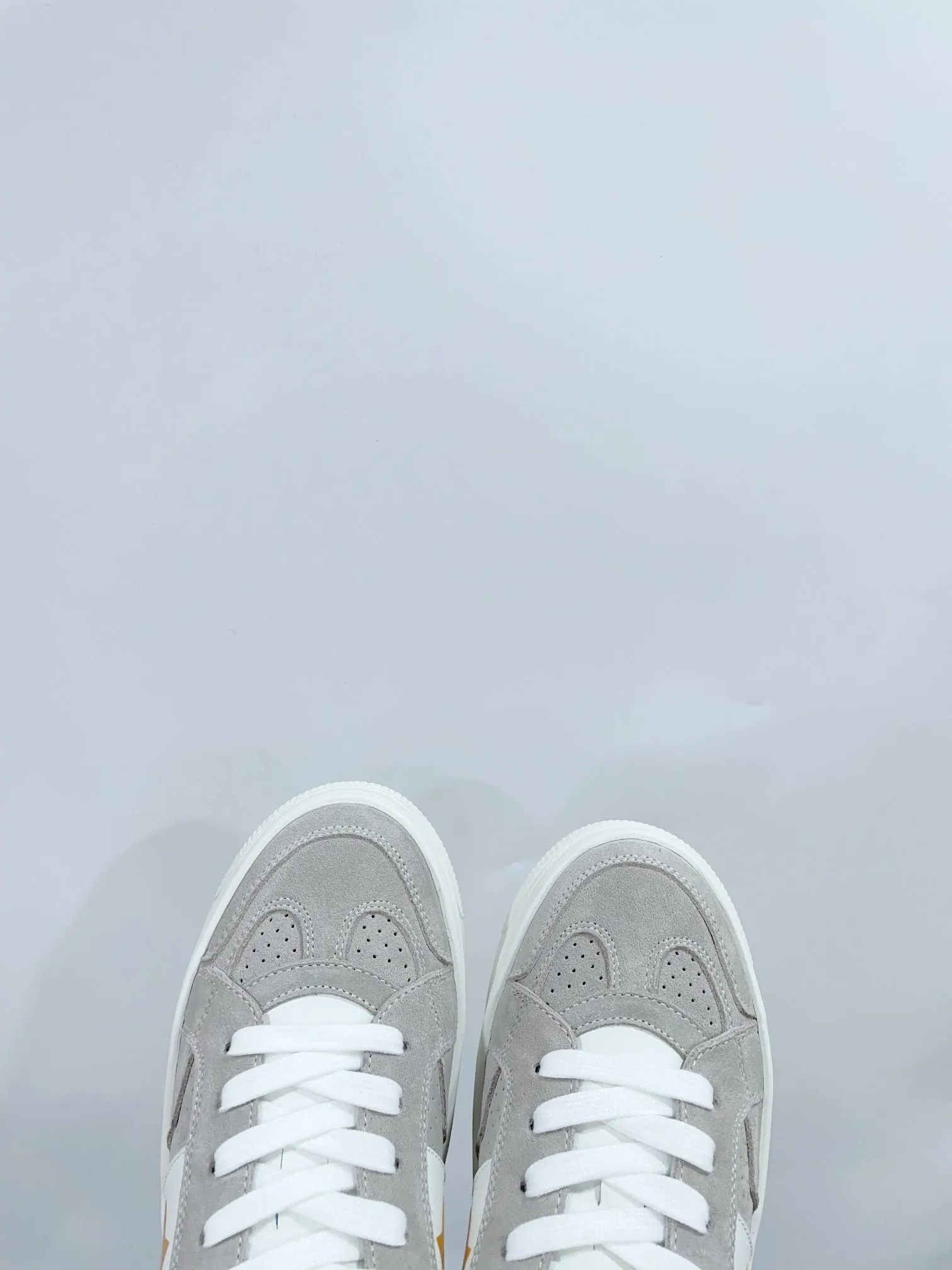 CD Star Platform Sneaker In Light Grey Suede 999870