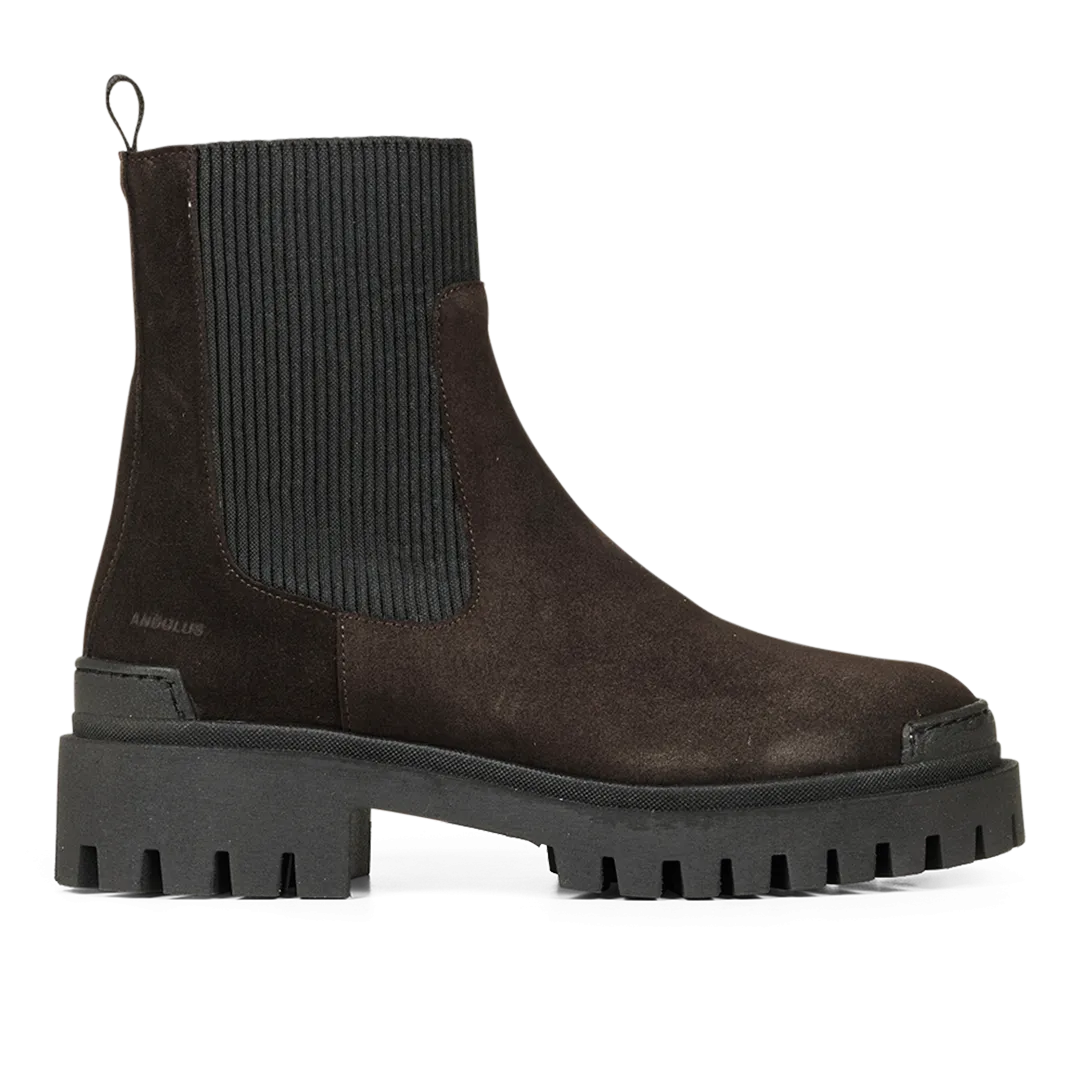 Chelsea boot with elastic
