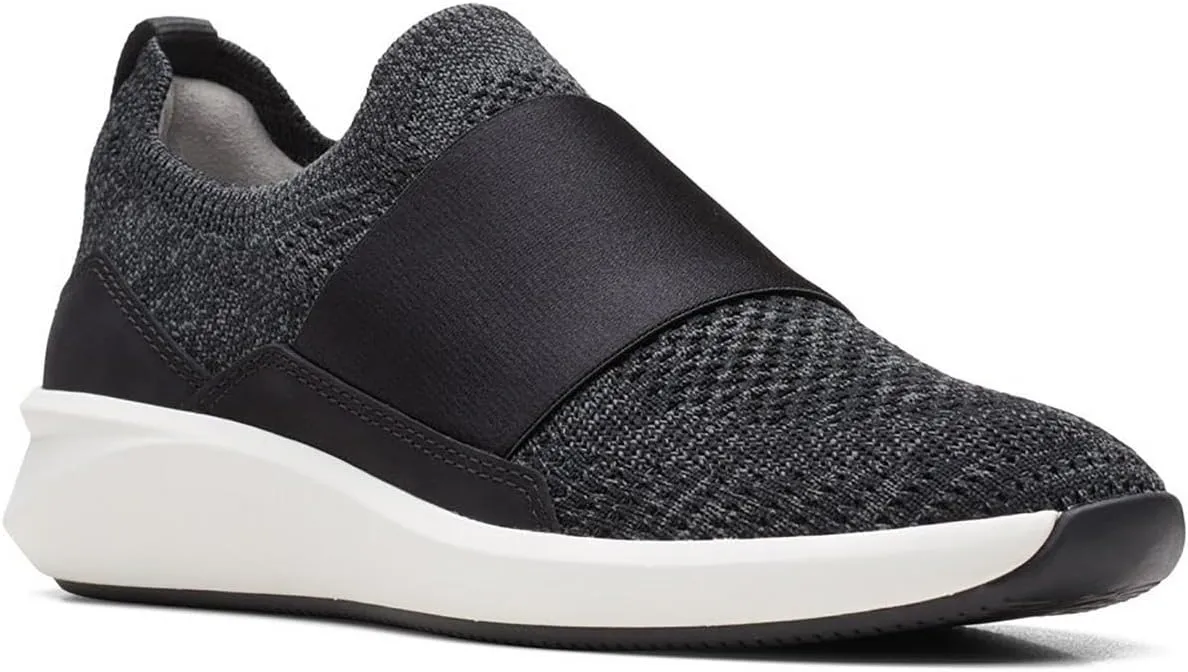 Clarks Women's Un Rio Knit Sneaker