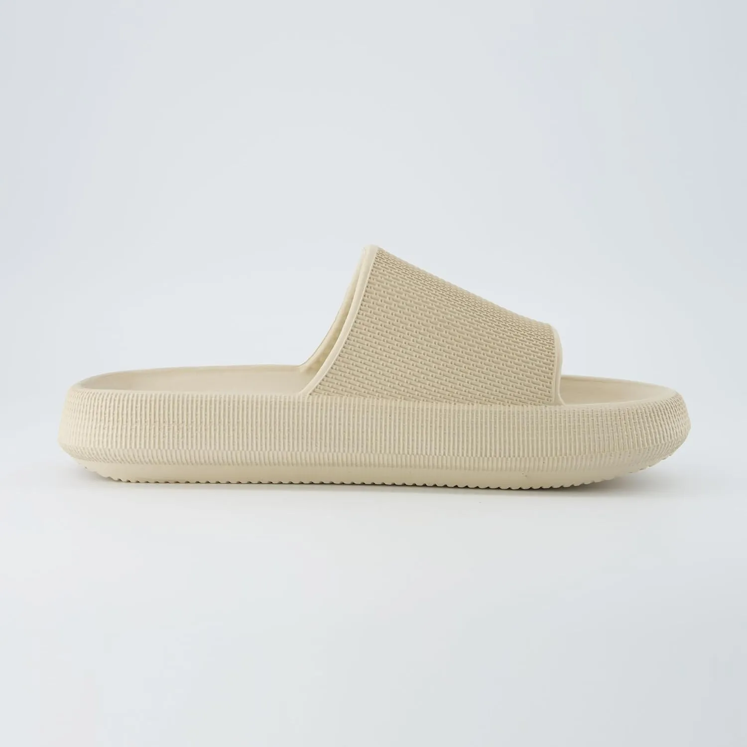 CUSHIONAIRE Men's Feather cloud recovery pool slide with  Comfort