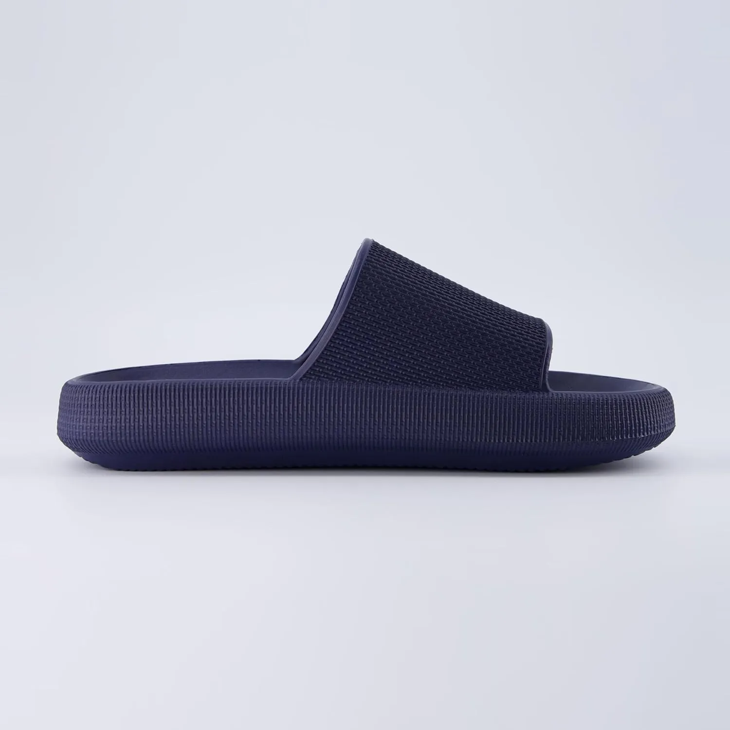 CUSHIONAIRE Men's Feather cloud recovery pool slide with  Comfort