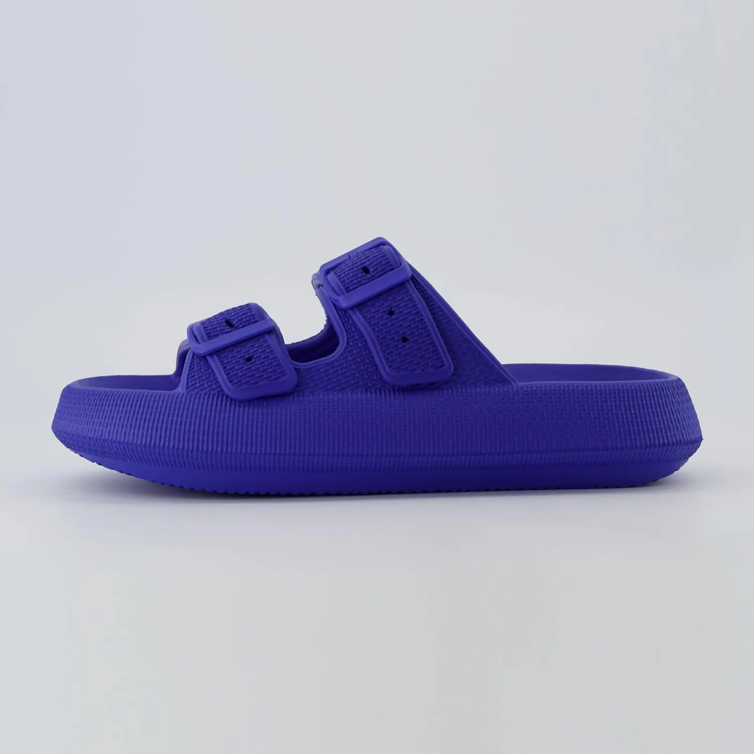 CUSHIONAIRE Women's Fame recovery cloud slide with  Comfort