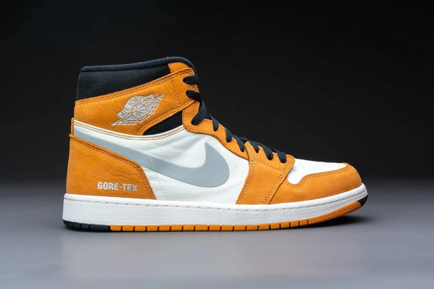 Jordan Mens Sneaker