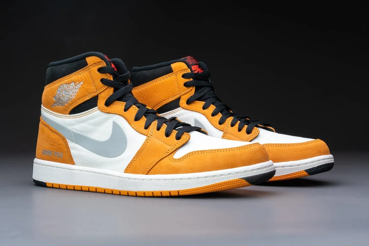 Jordan Mens Sneaker