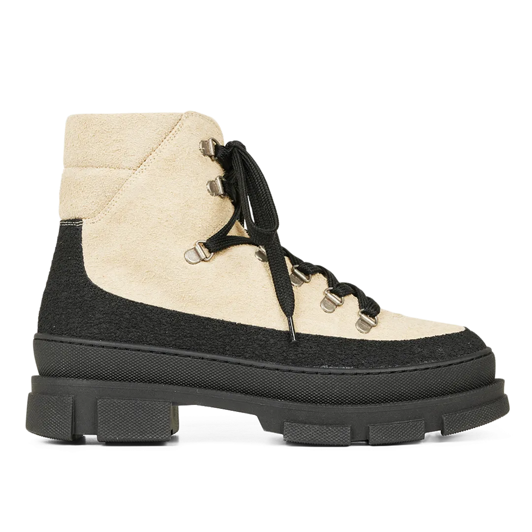 Lace-up boot with soft merino wool lining