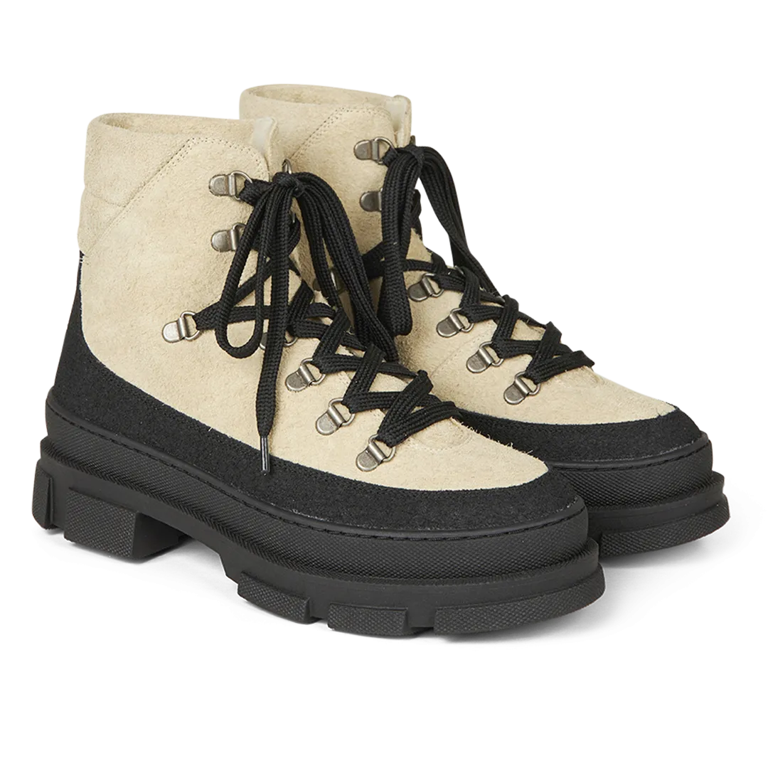 Lace-up boot with soft merino wool lining