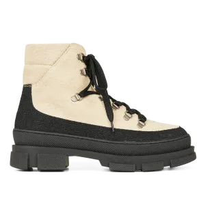 Lace-up boot with soft merino wool lining
