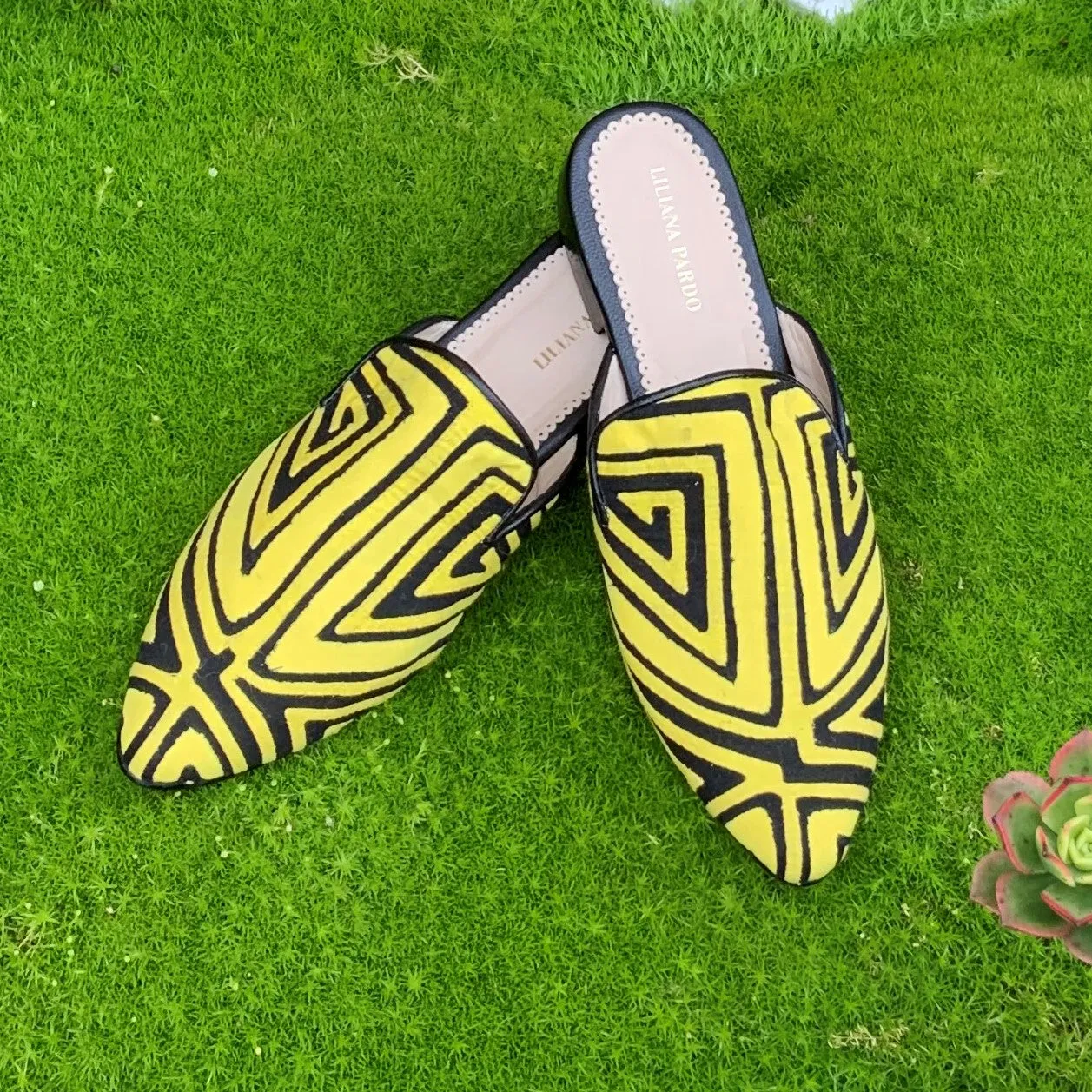Mola Mules | Black & Yellow