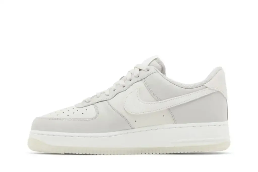Nike Act now for savings Air Low LV8 '07 Force Sleek Light 1 Bone