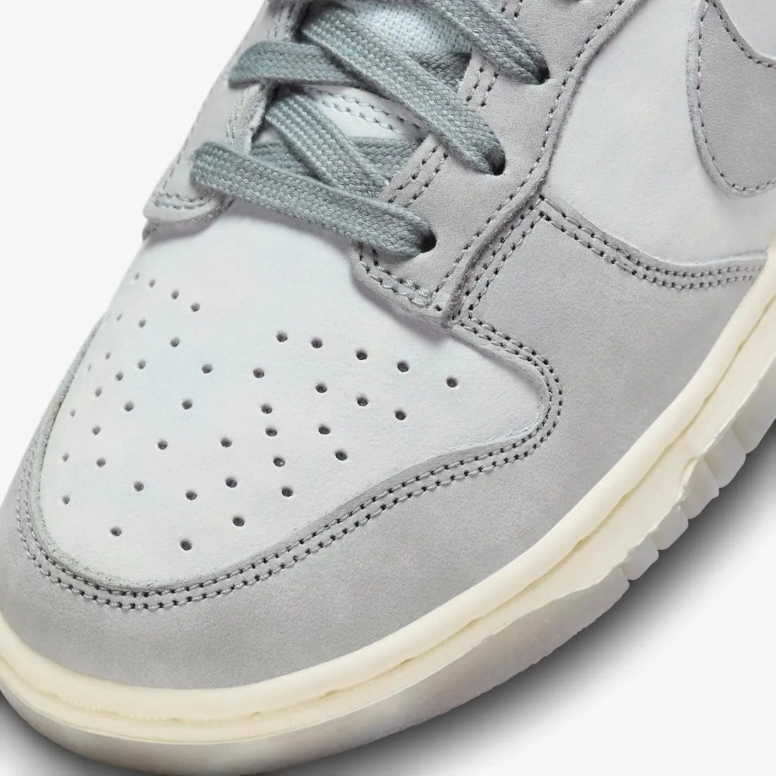 Nike Women's Modern