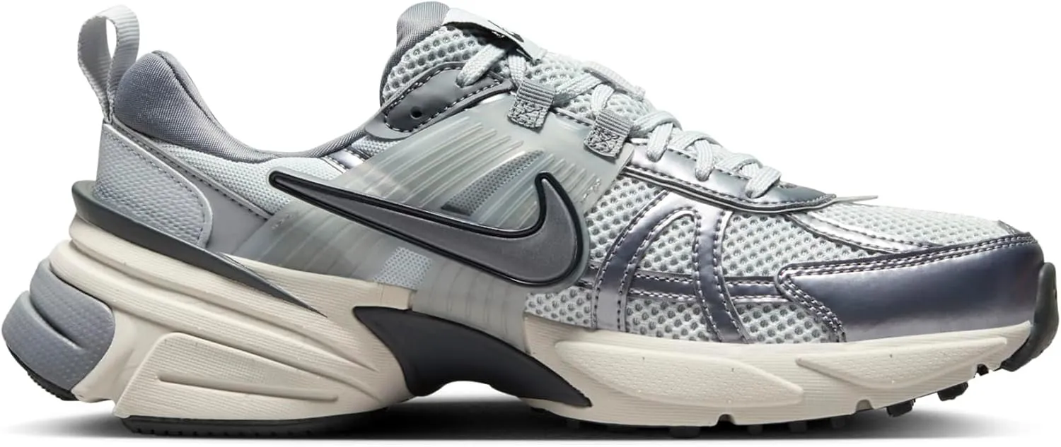 Nike Women's V2k Run Sneaker