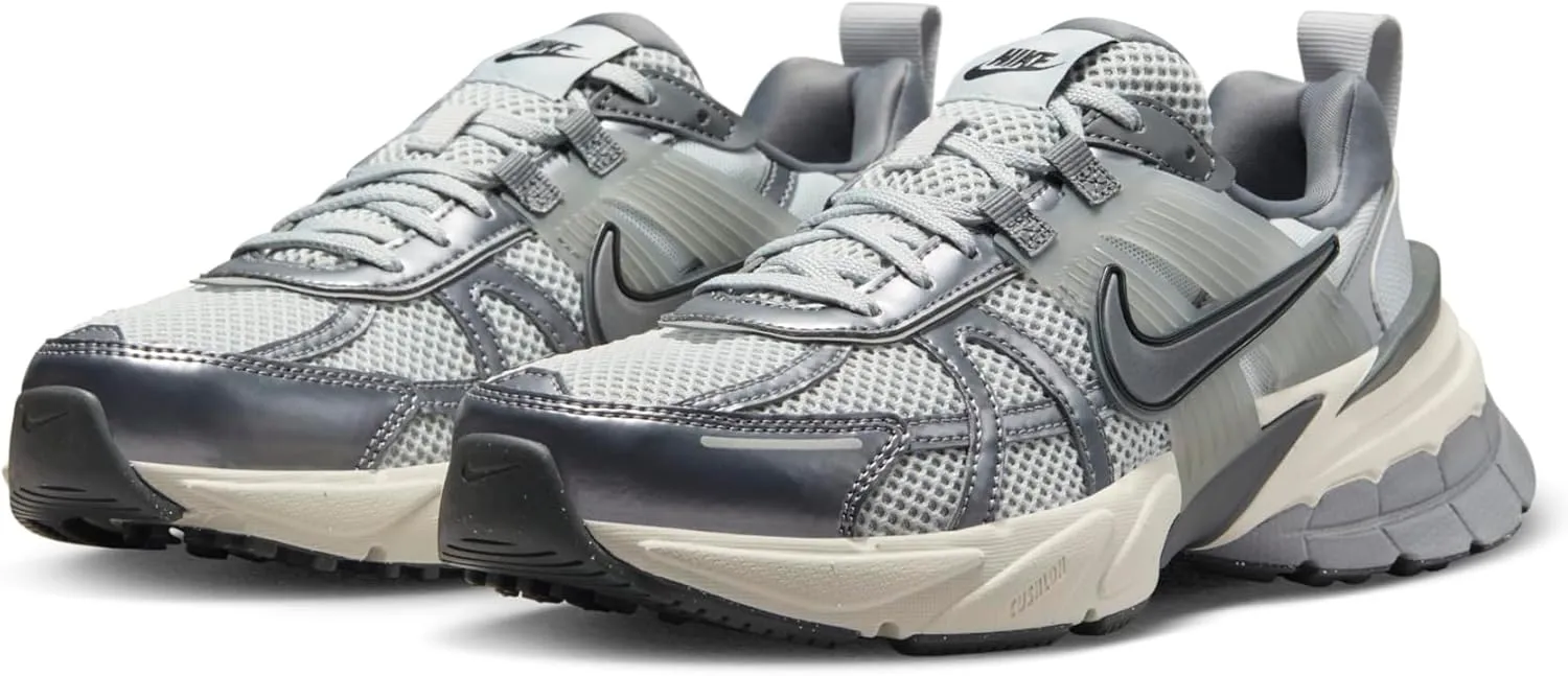 Nike Women's V2k Run Sneaker