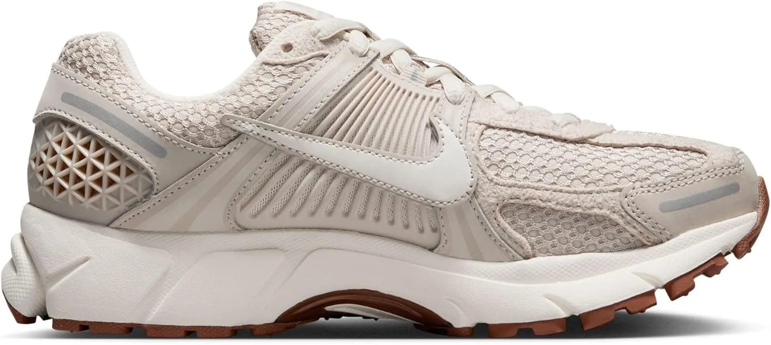 Nike Women's Zoom Vomero 5 Sneaker