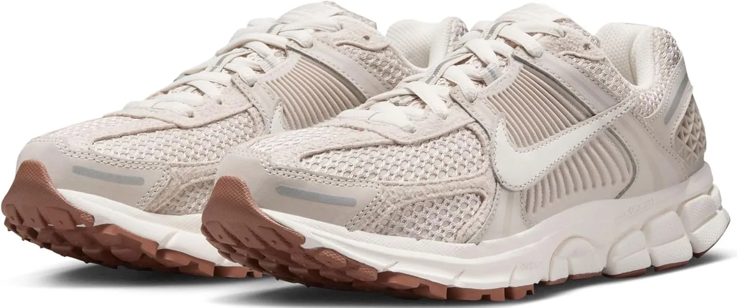 Nike Women's Zoom Vomero 5 Sneaker
