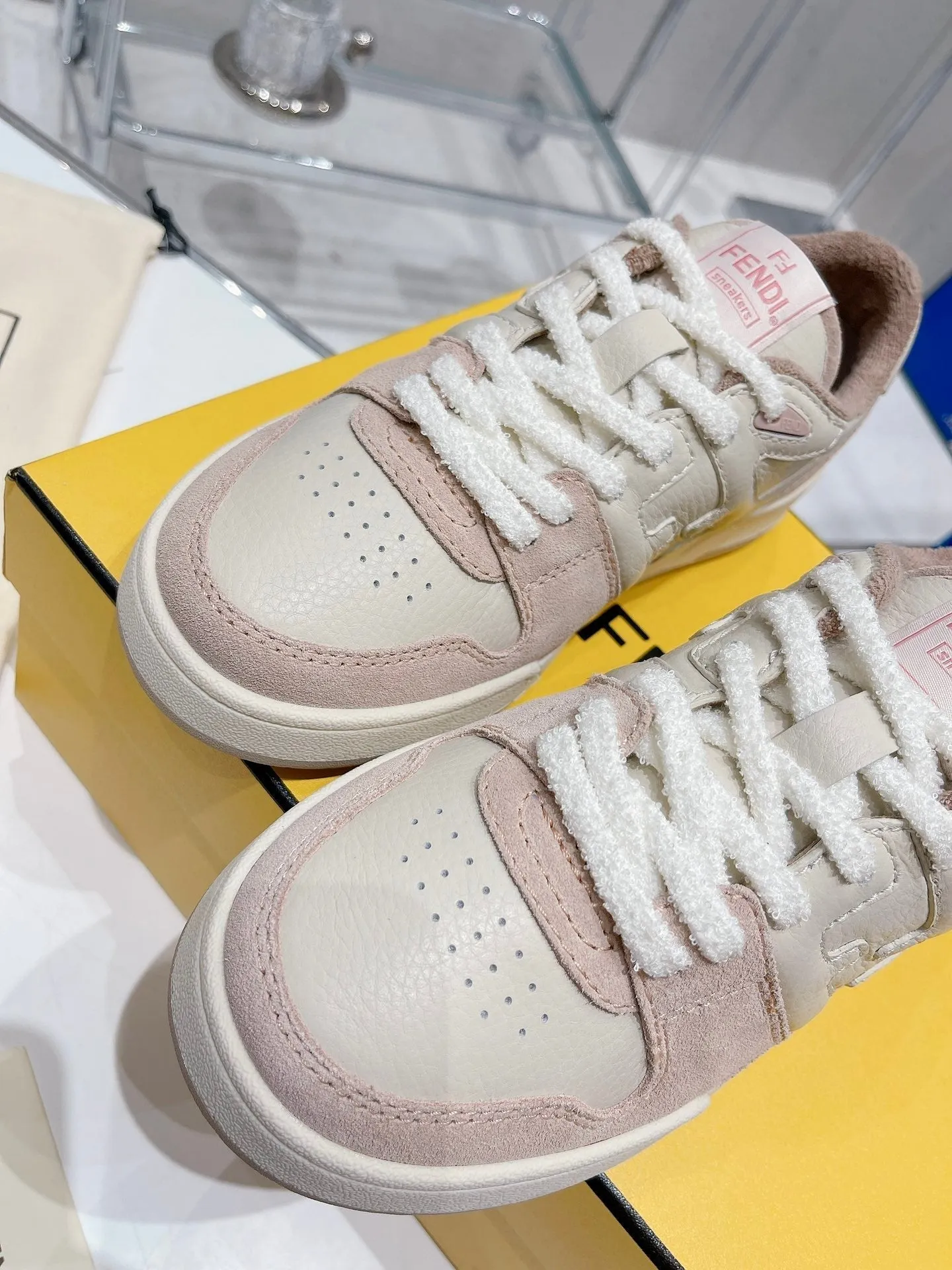SNEAKER Technologically advanced WHITE AND CALFSKIN PINK Optimized CASUAL FENDI SUEDE FENDI LIGHT IN