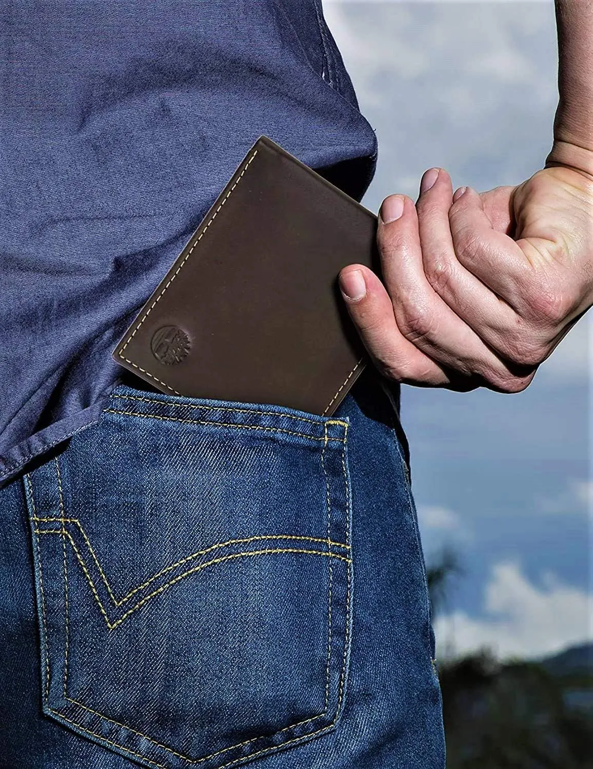 Timberland Men's Leather Wallet With Attached Flip Pocket, Black (Cloudy), One Size