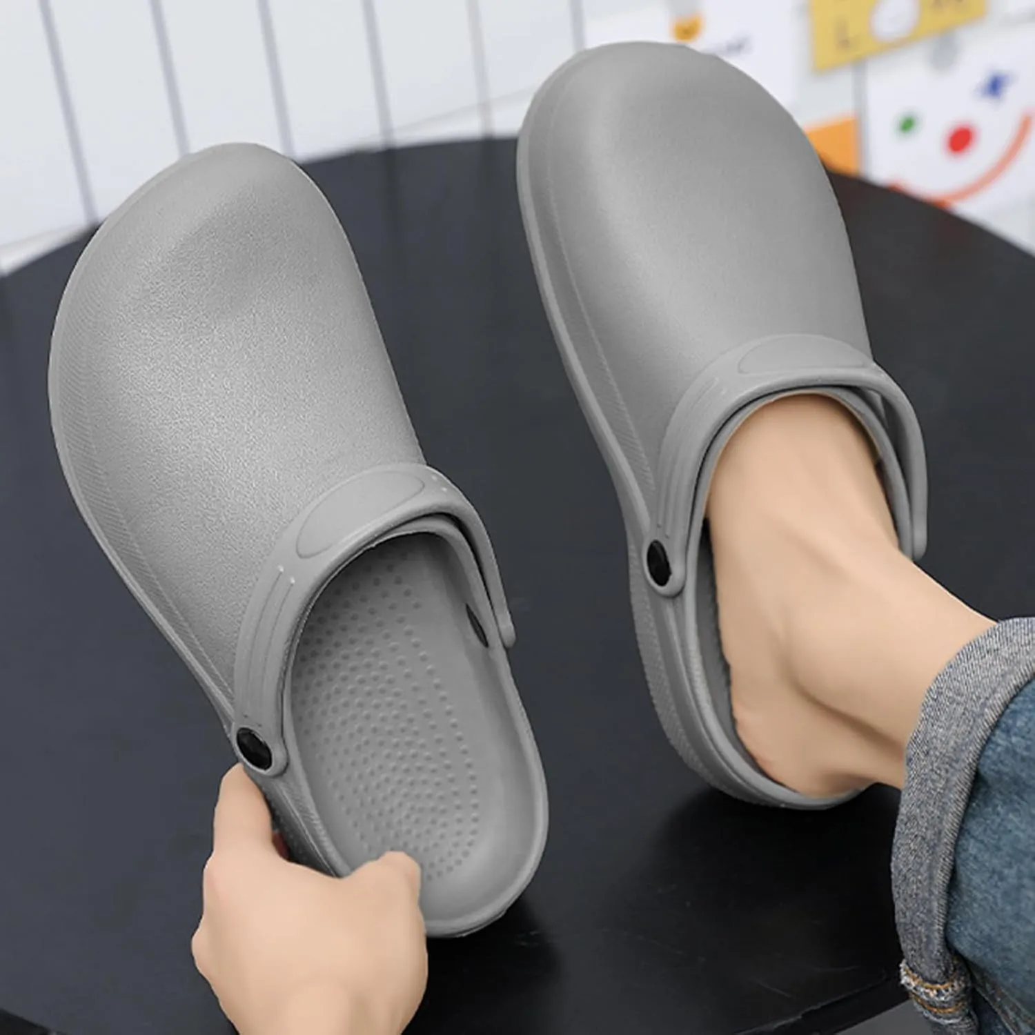 Unisex EVA clog slippers, comfortable, durable, non-slip, oil-resistant, waterproof, professional chef and nurse work shoes, casual style, two-wear minimalist kitchen shoes