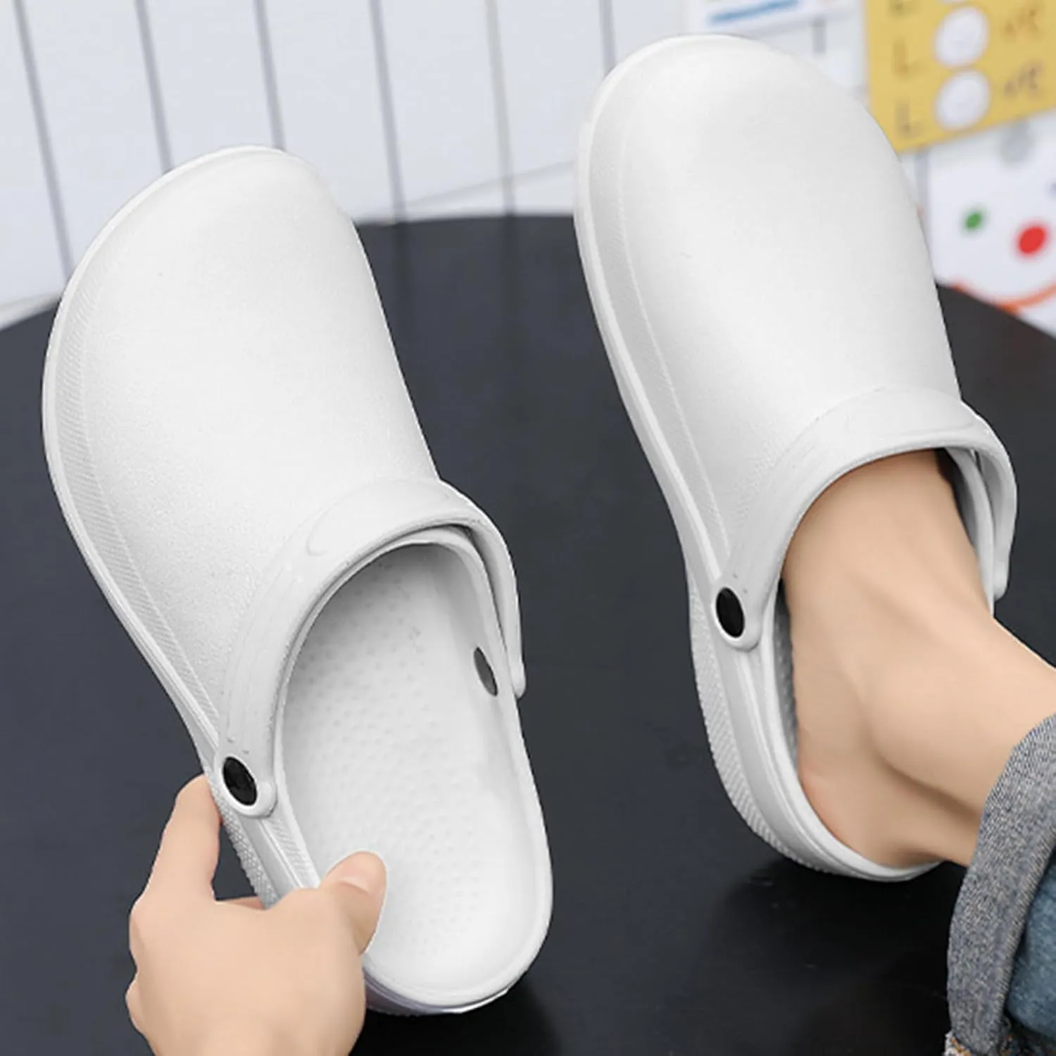Unisex EVA clog slippers, comfortable, durable, non-slip, oil-resistant, waterproof, professional chef and nurse work shoes, casual style, two-wear minimalist kitchen shoes