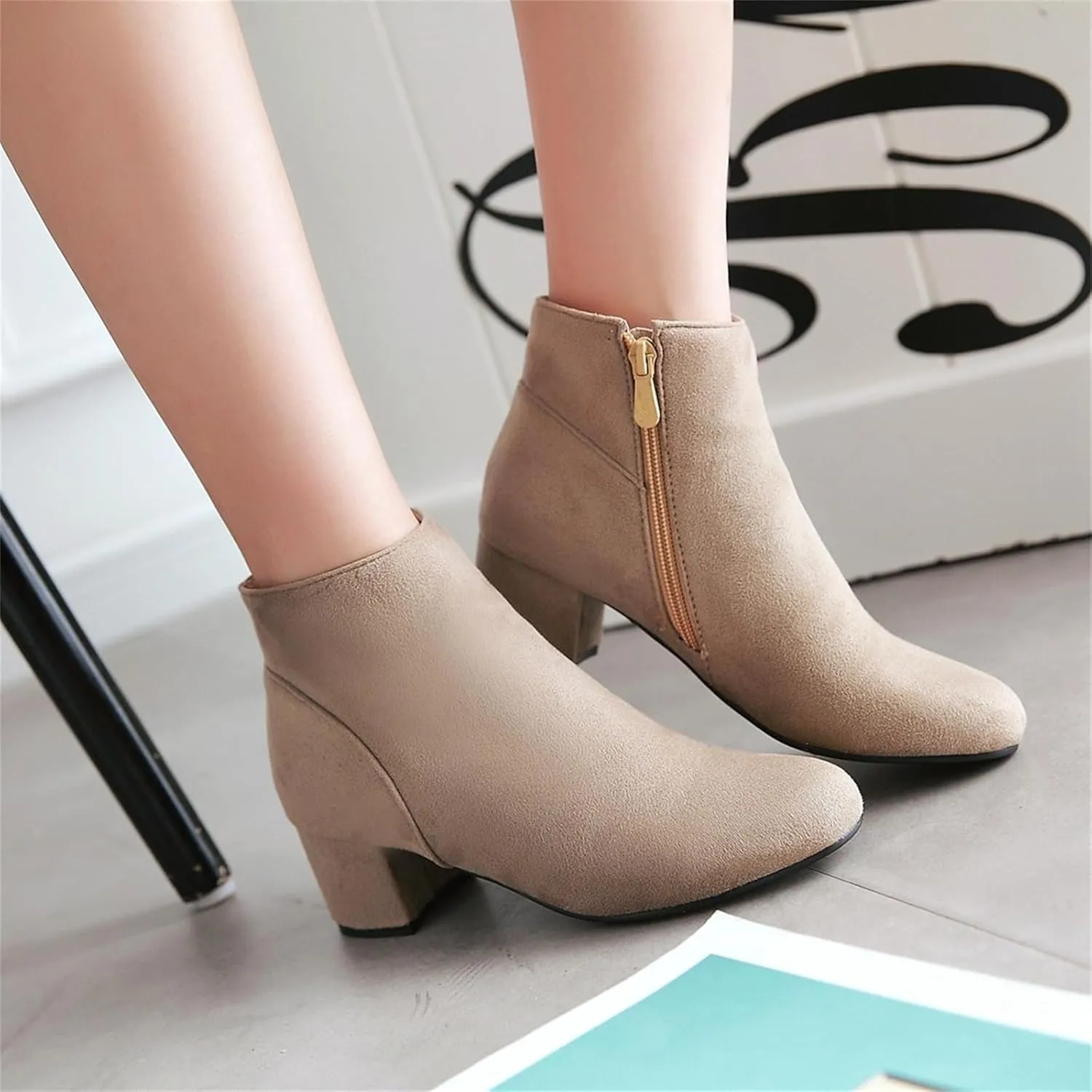 Women's Closed Round Toed Ankle Boots Round Toe Chunky Party Club Zipper Solid Shoes Cosplay Formal Occasion Concise Classic Suede Comfy Block Mid Heeled Booties