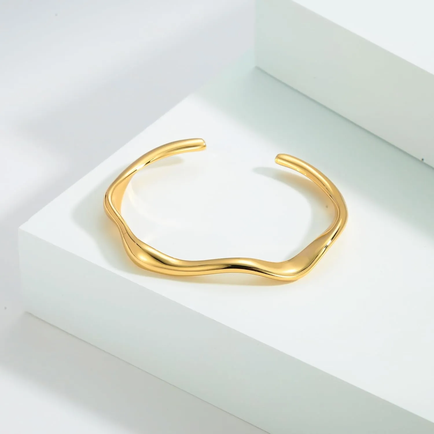 WOWORAMA Teardrop Gold Cuff Bracelets for Women Adjustable 18K Gold Plated Chunky Open Cuff Bangle Bracelets Minimalist Thick Gold Wrist Cuff Bracelets